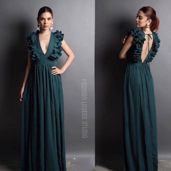 Maxi vestido con olanes y escote profundo verde botella fashion lovers studio